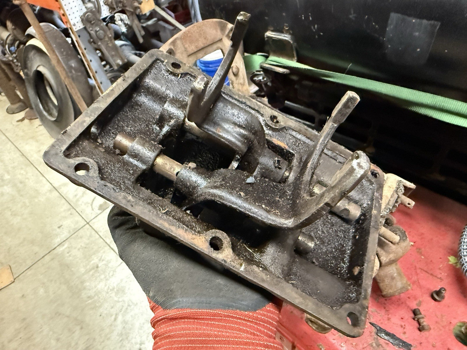 47025085