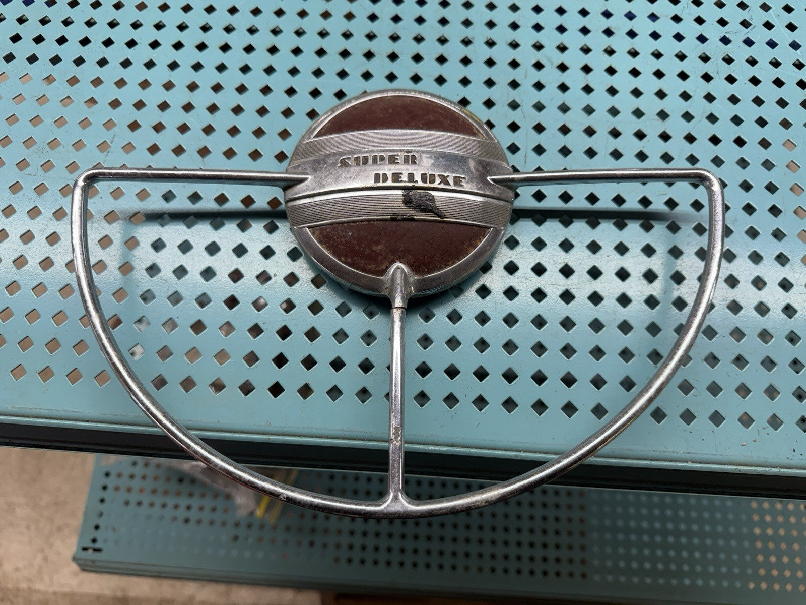 フォンフォン 1941 Ford Super Deluxe Steering Wheel Horn Ring Button Coupe Sedan