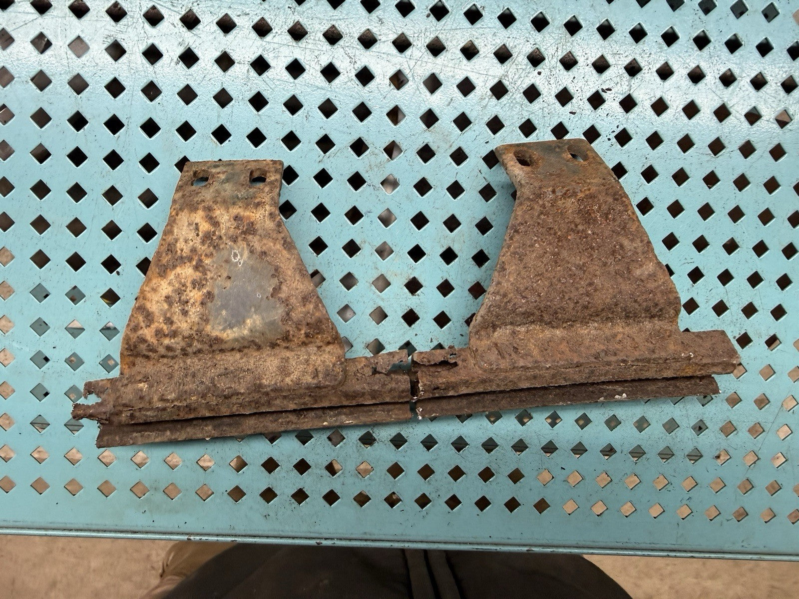 47024938