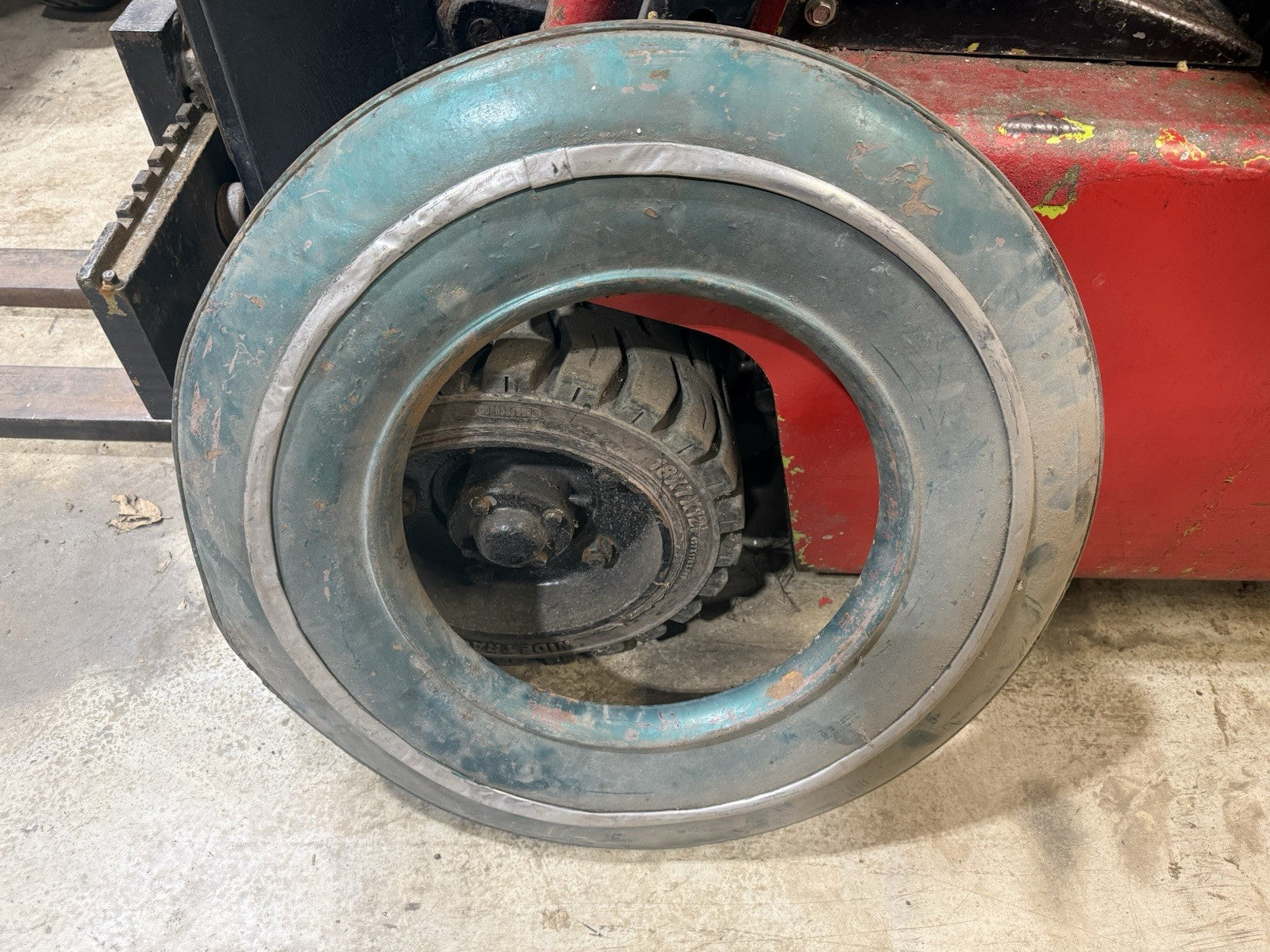 47100953