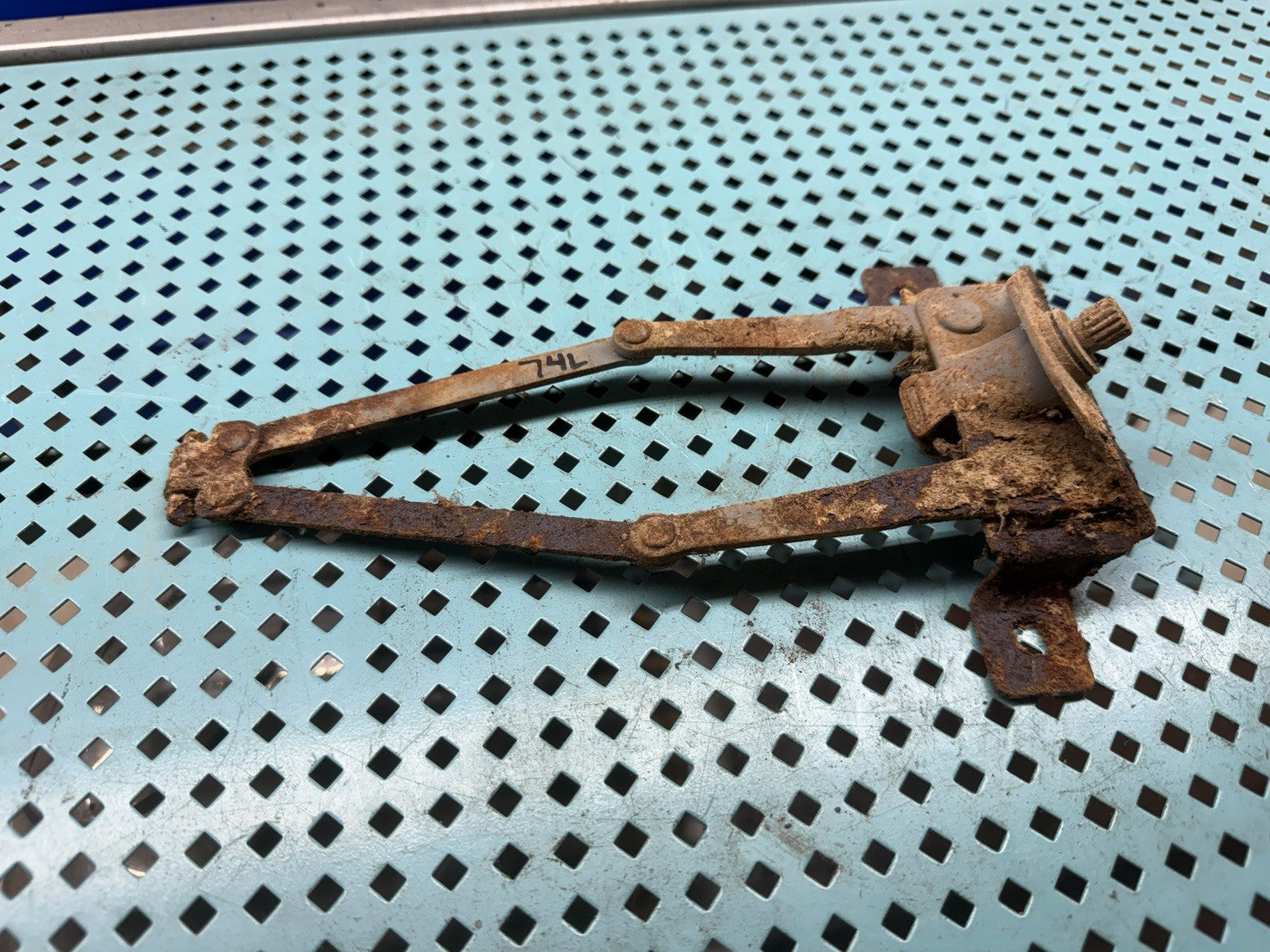 1935 1936 Ford WINDSHIELD CRANK OUT MECHANISM Original Regulator