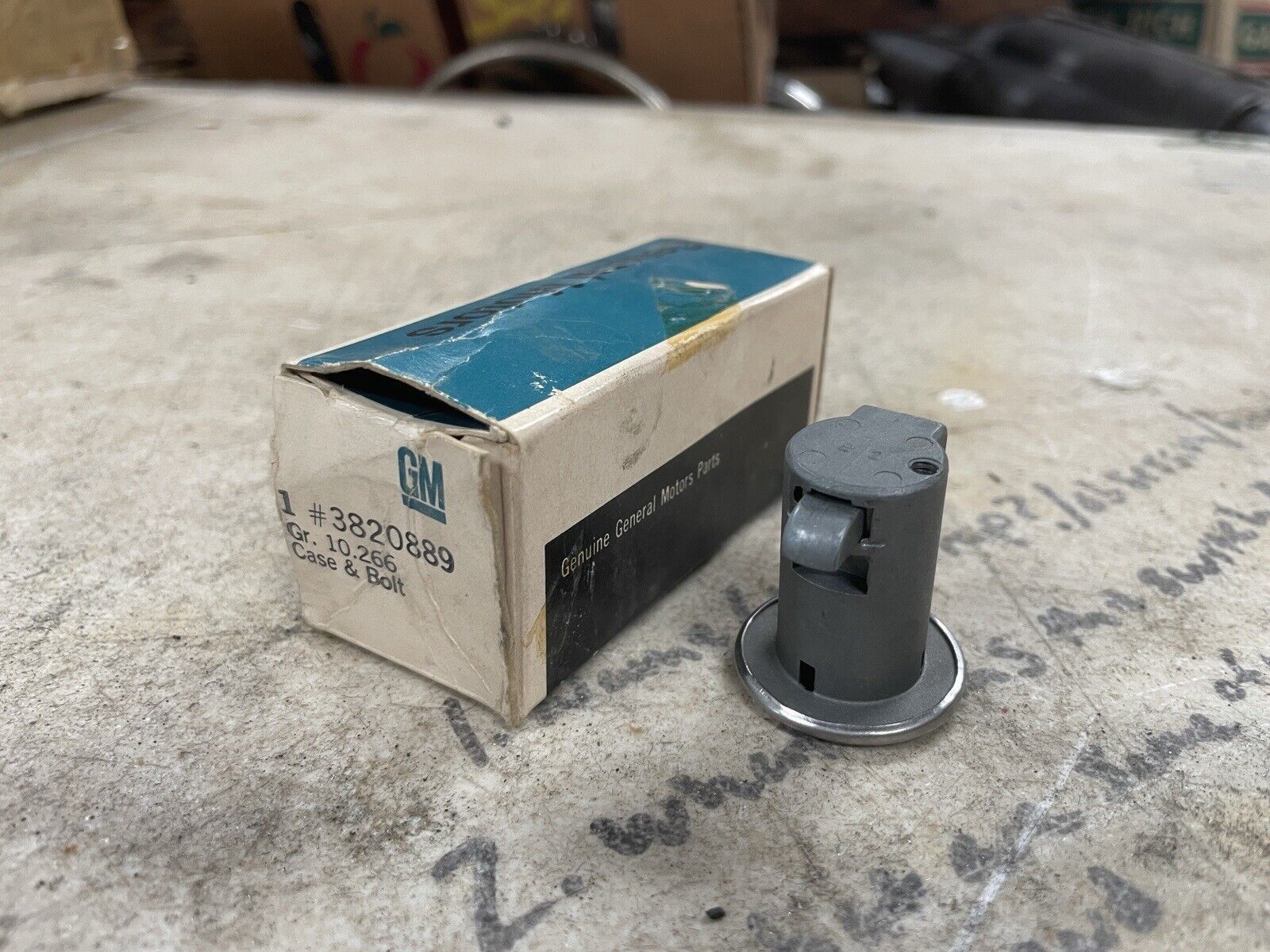 44033900