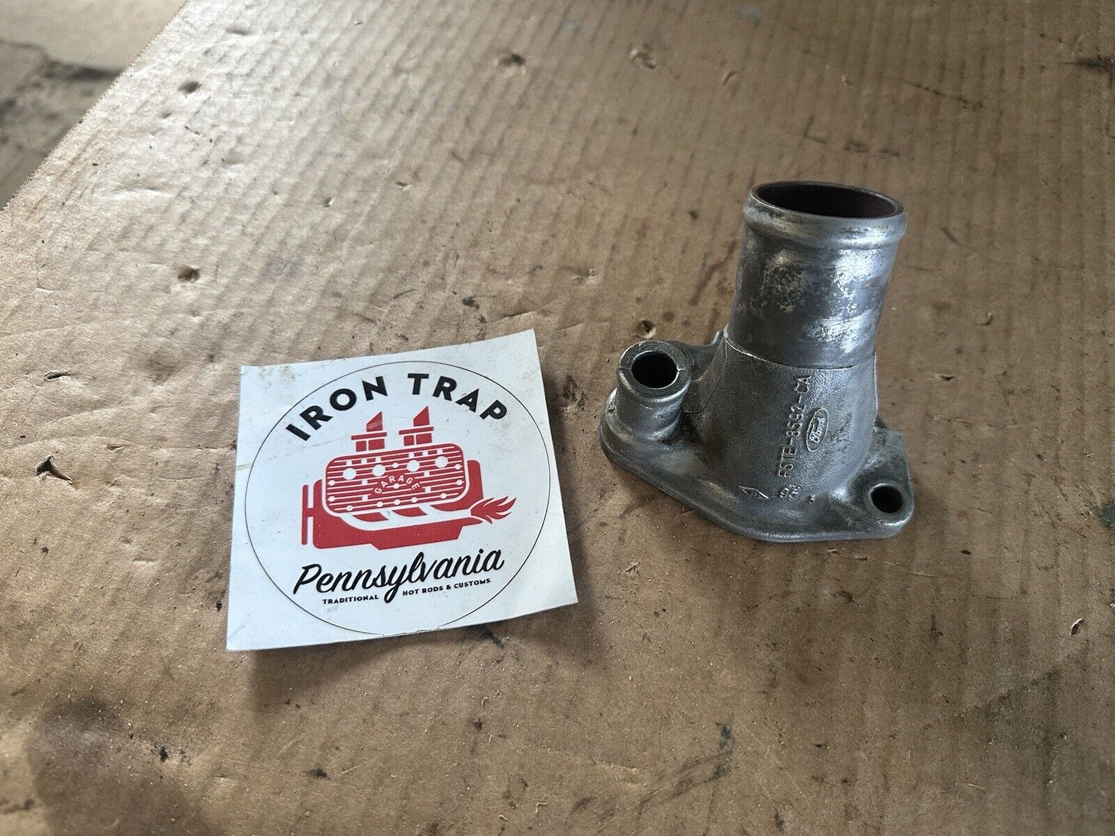 Thermostat Housing Ford F-150 Bronco 5.0 5.8 90 91 92 93 94 F0TE