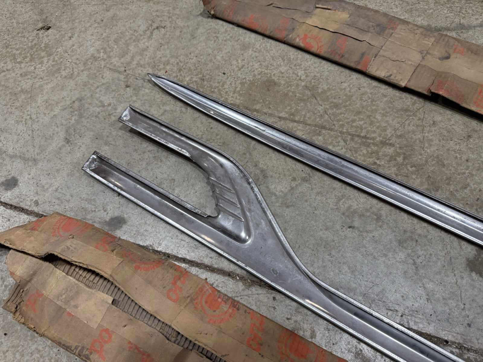 NOS OEM 1953 Pontiac Front Fender Moulding Trim Chieftain Catalina