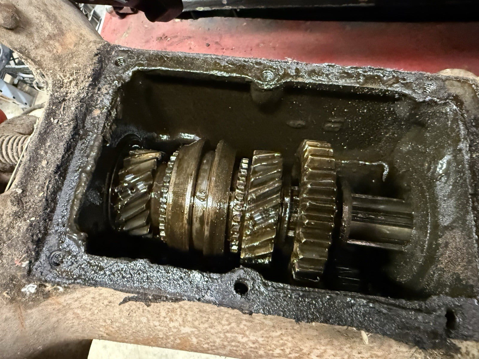 47025085