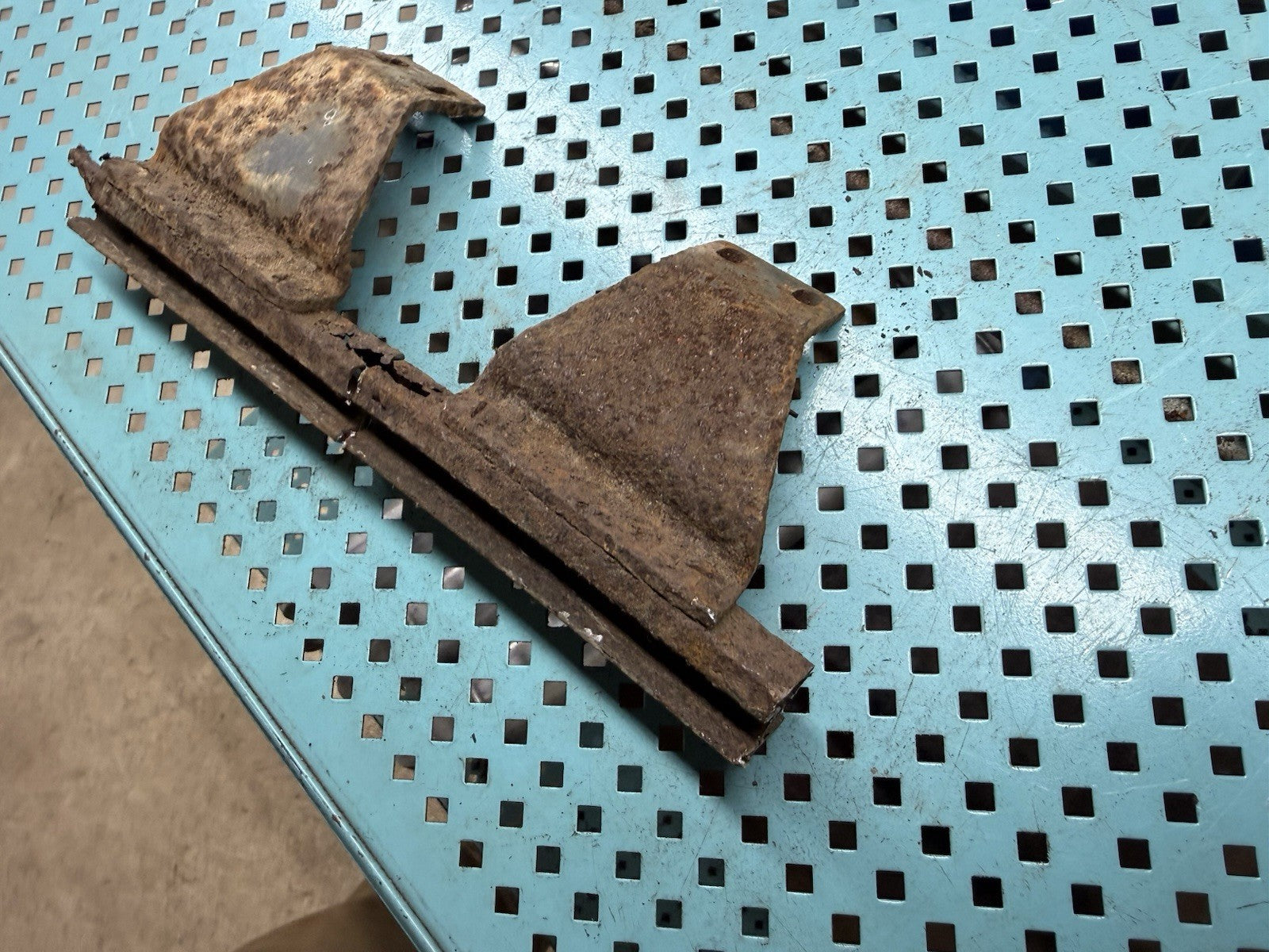 47024938