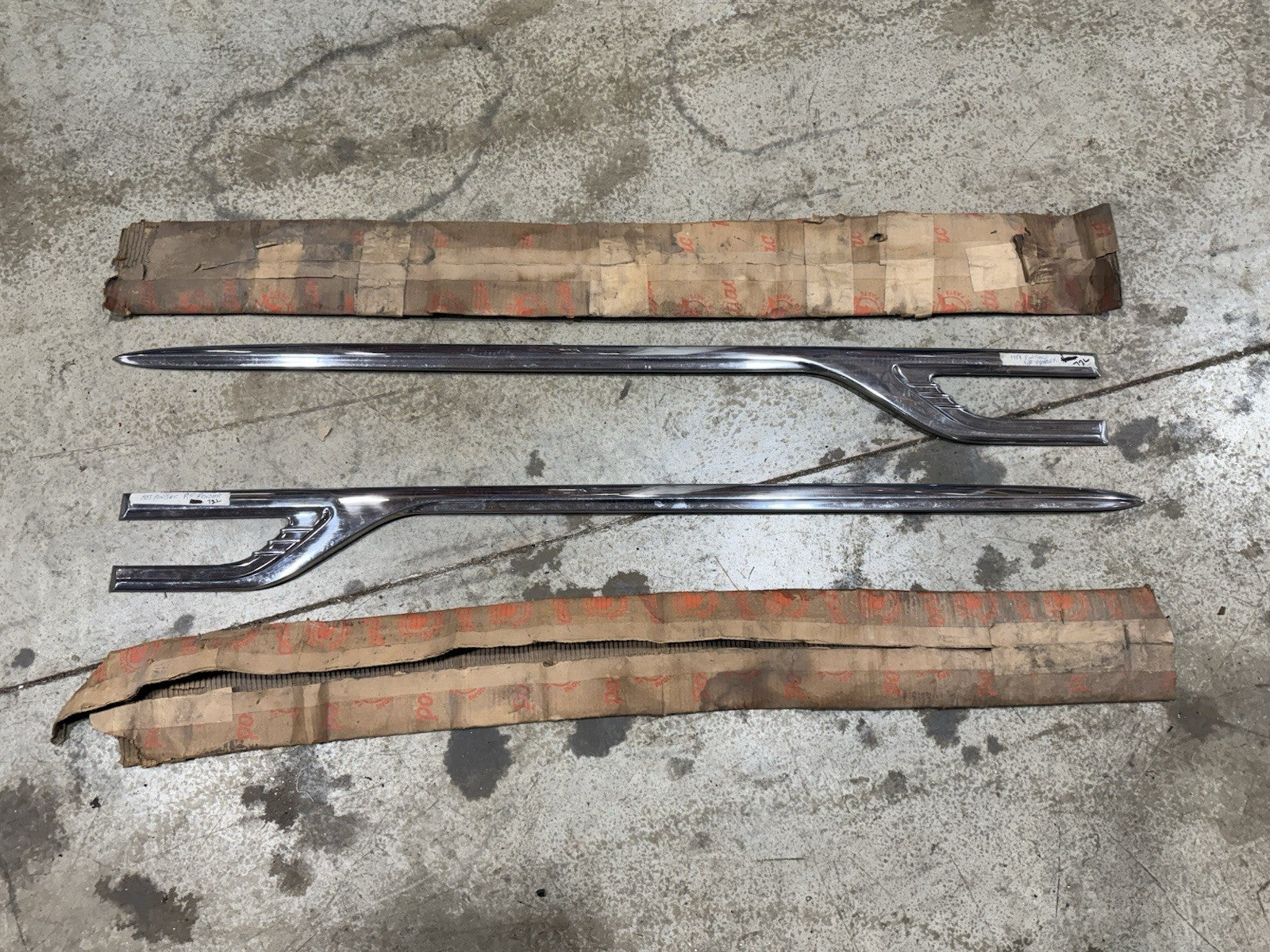 NOS OEM 1953 Pontiac Front Fender Moulding Trim Chieftain Catalina