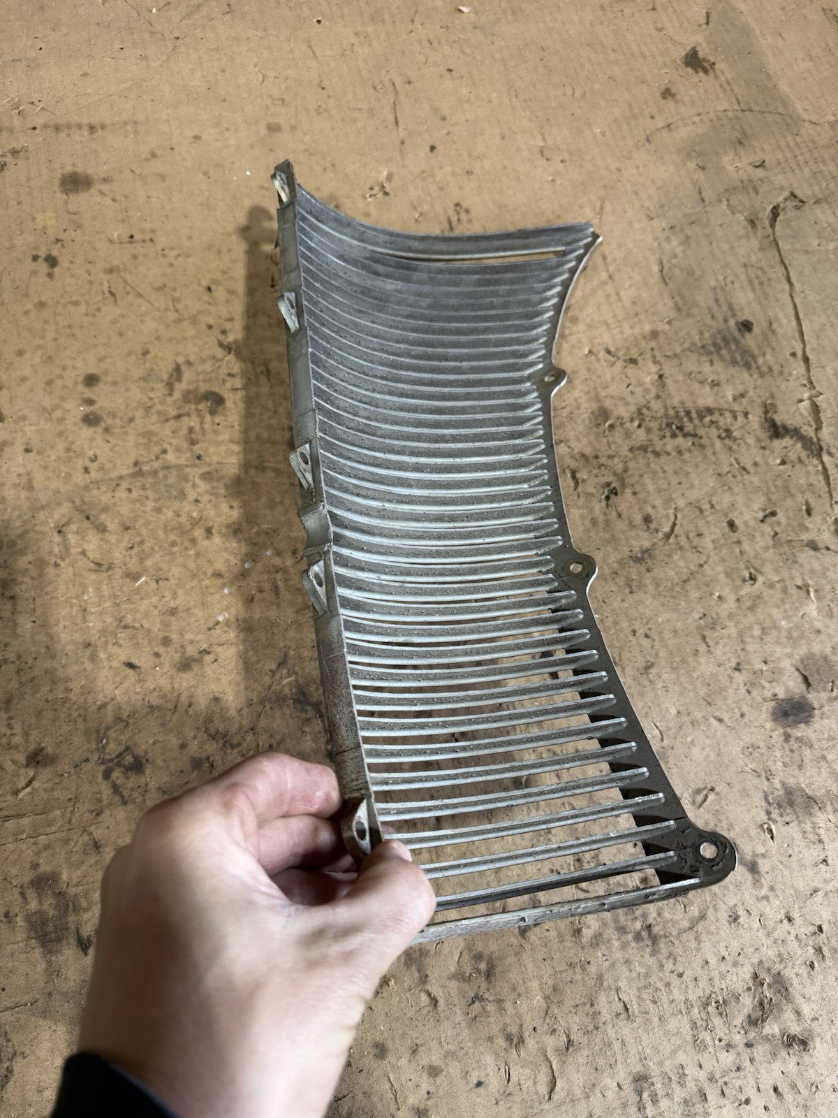 40's当時物アメリカUSAAFビンテージアルミ製シート2脚 1940 Ford Deluxe Car Original Grill – Iron Trap Garage